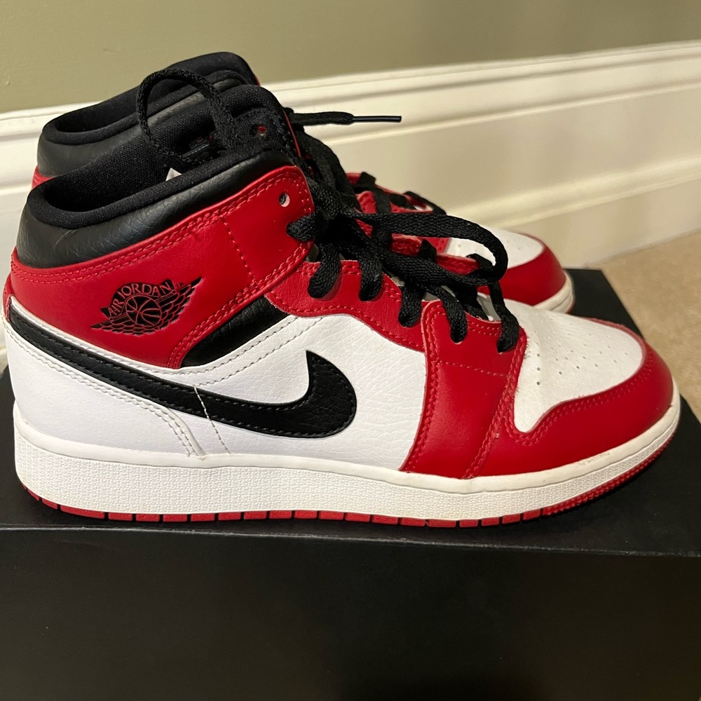 Air Jordan Mid 1 Size 6.5Y